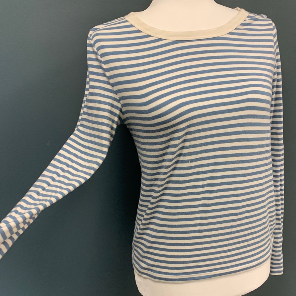 White and blue striped tee